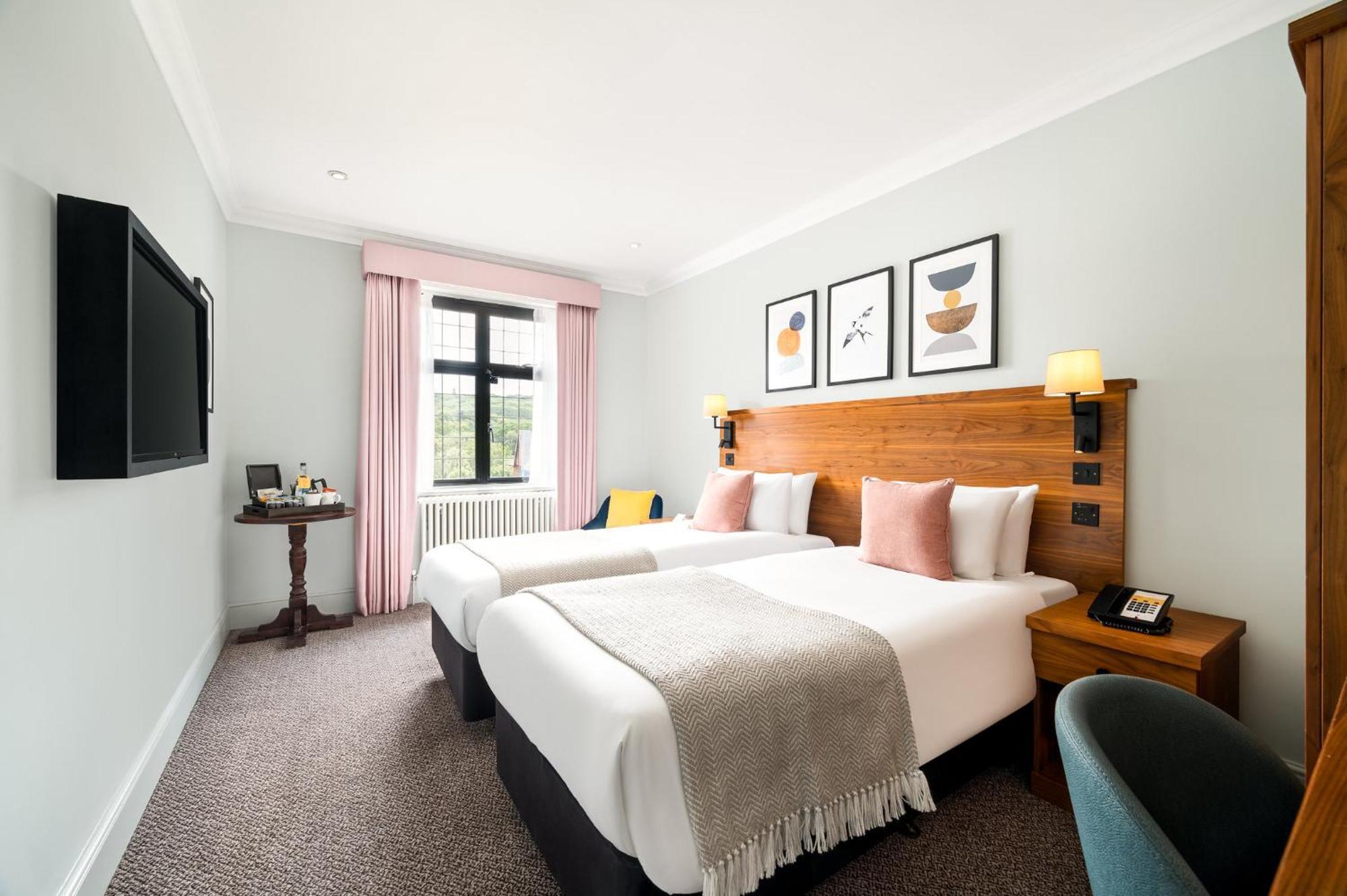 Voco Lythe Hill Hotel & Spa By Ihg 헤이슬미어 외부 사진