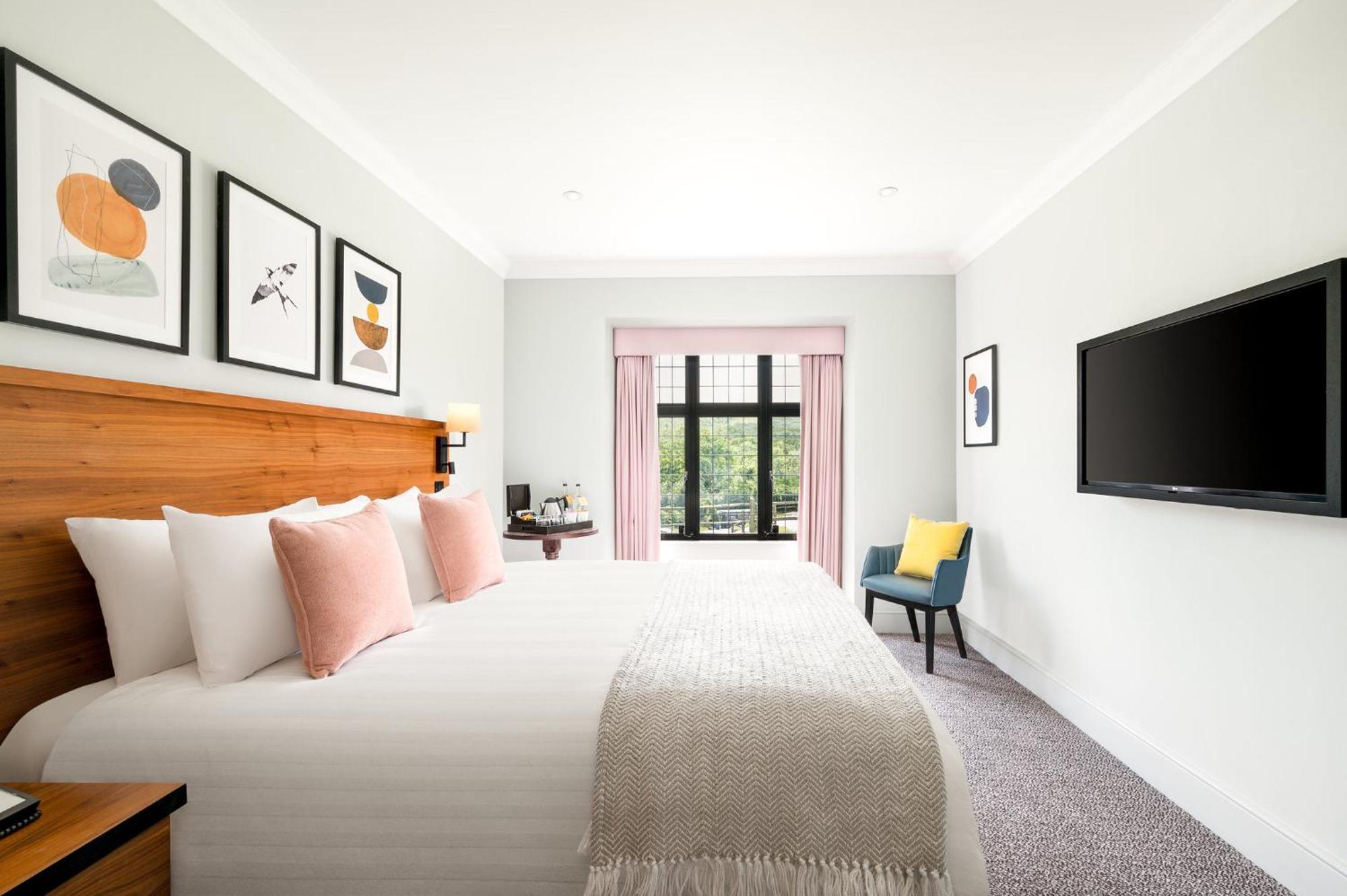 Voco Lythe Hill Hotel & Spa By Ihg 헤이슬미어 외부 사진