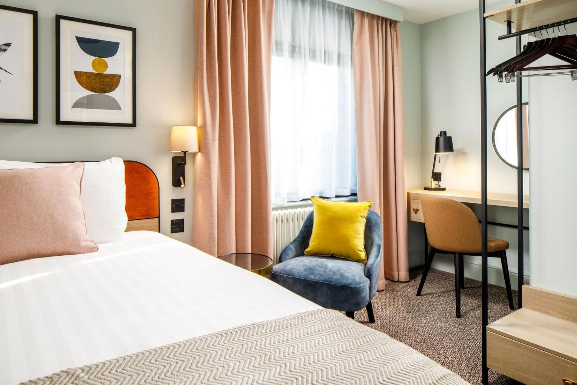 Voco Lythe Hill Hotel & Spa By Ihg 헤이슬미어 외부 사진