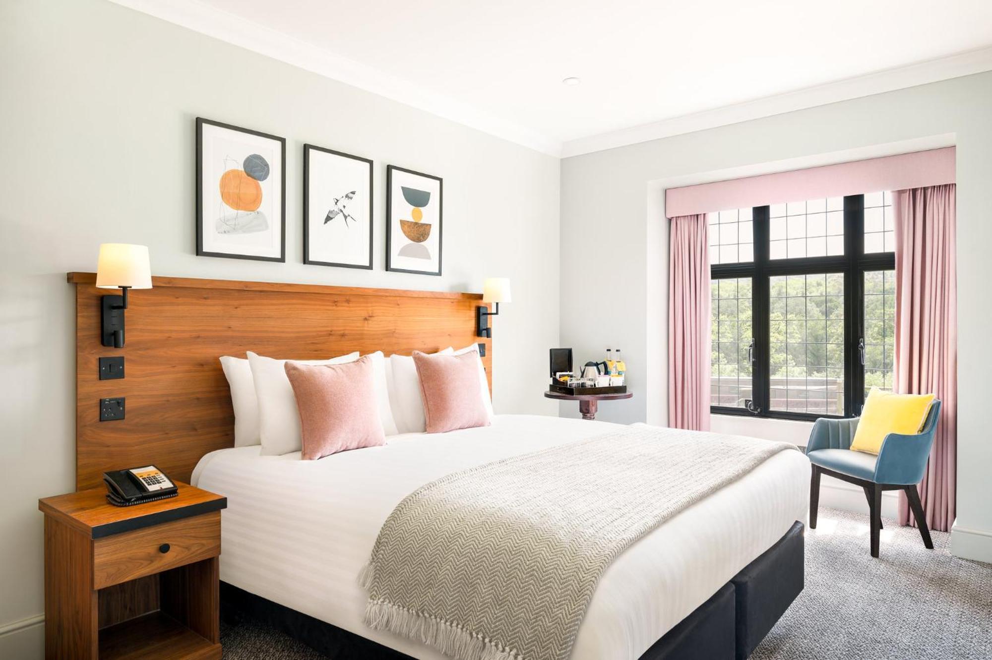 Voco Lythe Hill Hotel & Spa By Ihg 헤이슬미어 외부 사진